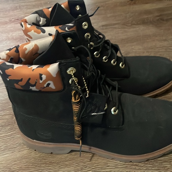Size 12 black and camouflage Timberland comes in a timberland box - Picture 4 of 4